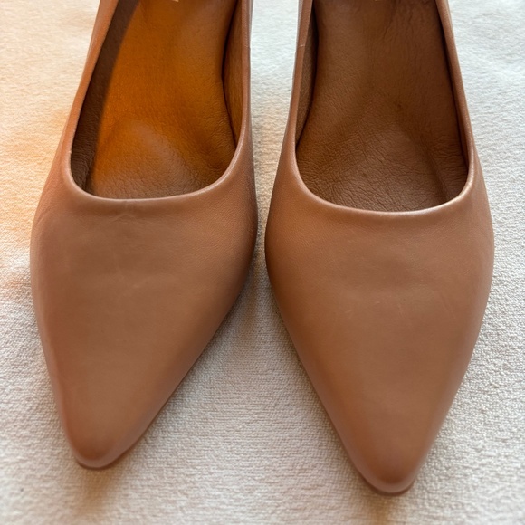 Antonio Melani Tan Pumps - Picture 4 of 8